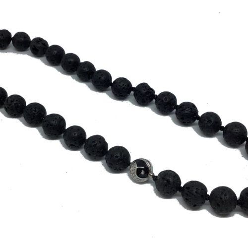 Lava halskæde med rustfri stål, og yin / yang perle med sort enamel og krystaller, og rustfri stål lås.