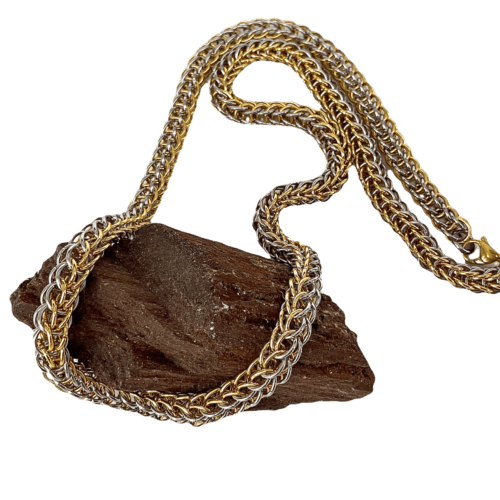 Full persian chainmail halskæde i stål / forgyldt, halskæden er 2 farvet og lavet i rustfri stål, kæden laves efter dine mål. Kæden er ca.6mm. breden.