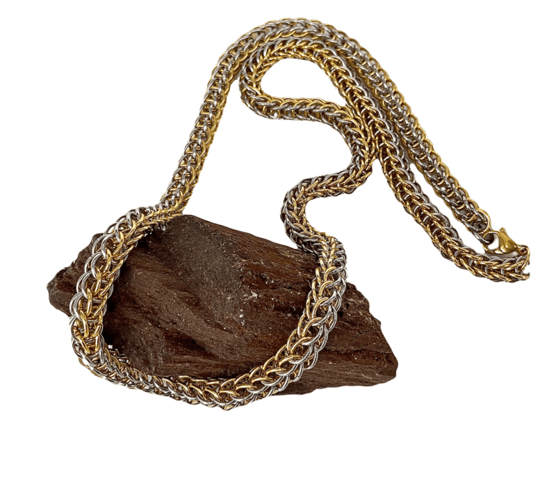 Full persian chainmail halskæde i stål / forgyldt, halskæden er 2 farvet og lavet i rustfri stål, kæden laves efter dine mål. Kæden er ca.6mm. breden.