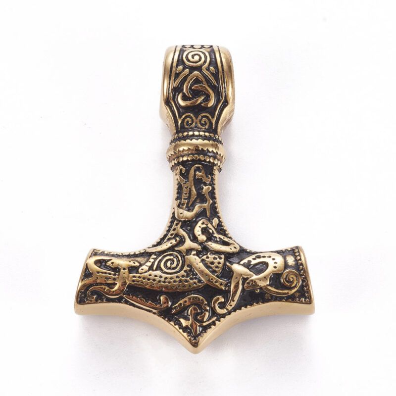 Thors hammer vedhæng i antik stål og antik forgyldt, den er flot med en del snirkler, og en keltisk knude, det har mønster på begge sider af vedhænget.