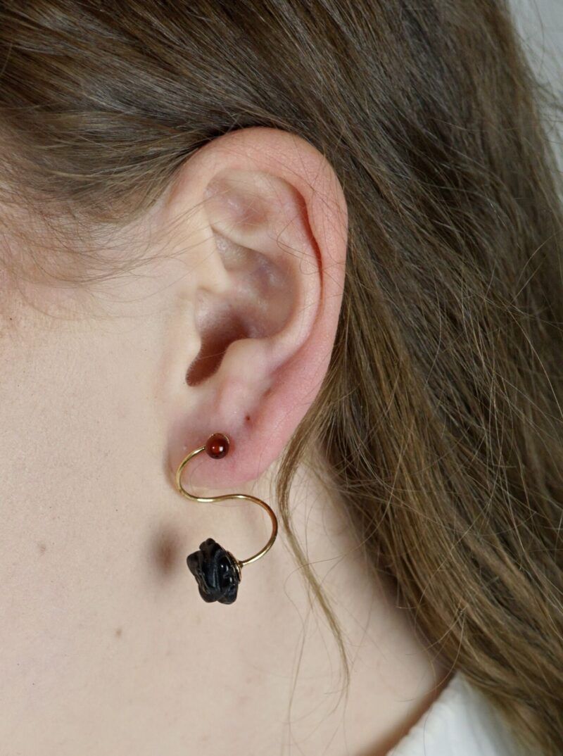 sort-rose-øreringe