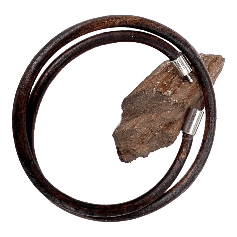 Antikbrun glat læderkæde i 5mm. med rustfri stål tryk lås, kæden laves efter dine mål. Så hvis du ikke finder den ønskede længde i listen så kontakt mig.