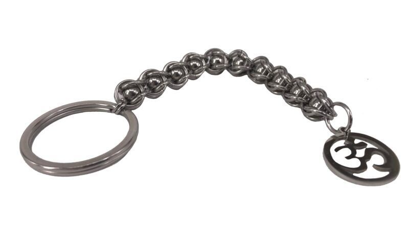 Dansk håndlavet, flot Keyhænger i rustfri stål Chainmail, med  captive beads Flot Keyhænger i chainmail, i mønsteret captive beads! med nøglering , og Omh vedhæng.
