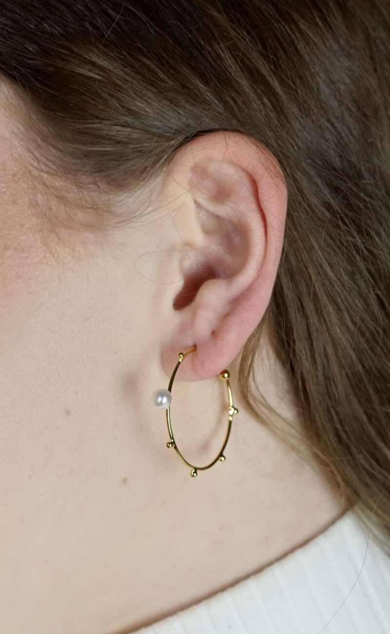 Runde-øreringe-med-perler