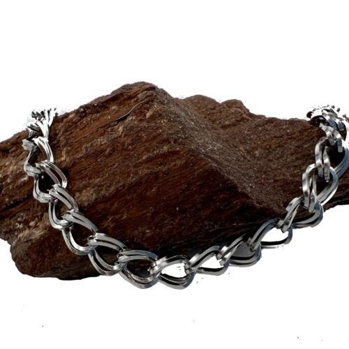 Rustfri stål halskæde i dobbelt cuban link kæde 4.8 x 5.75mm En halskæde i rustfri stål, i dobbelt cuban kæde hvor hvert link består af 2 led, som giver et flot genskin i kæden.