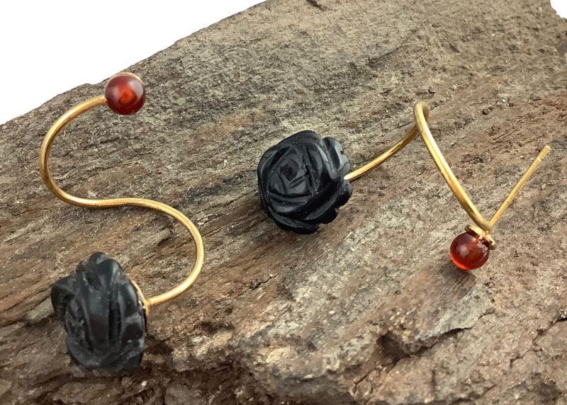 øreringe-med-sort-rose