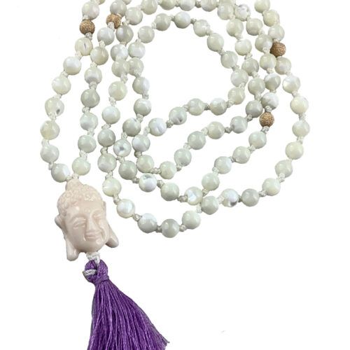 Håndlavet Mala kæde med ca 5 mm Shell perler og forgyldt sølv perler, kan laves med andre farver kvast og med sølv perler, den måler ca 89 cm plus kvast