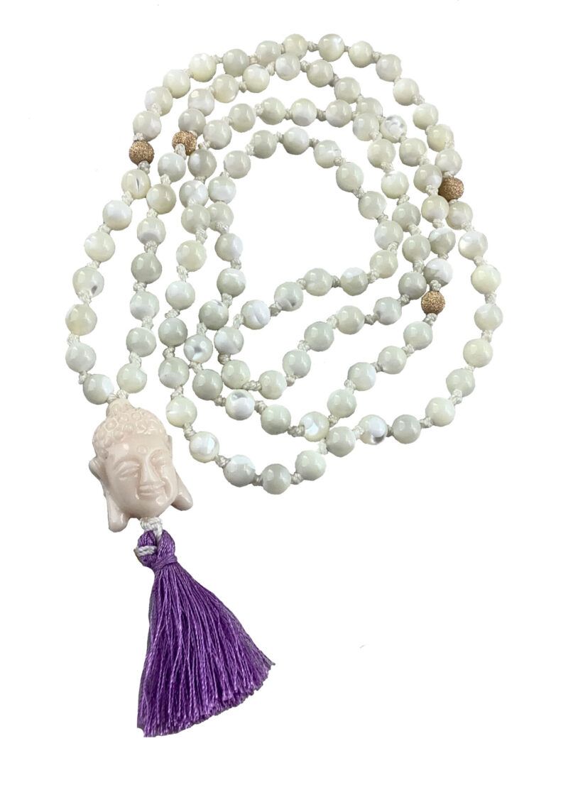 Håndlavet Mala kæde med ca 5 mm Shell perler og forgyldt sølv perler, kan laves med andre farver kvast og med sølv perler, den måler ca 89 cm plus kvast